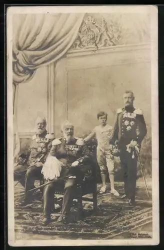AK Familienfoto Prinzregent Luitpold, König Ludwig III.