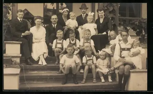 Foto-AK Kronprinzessin Cecilie, mit Herzog und Herzogin von Braunschweig und Kindern