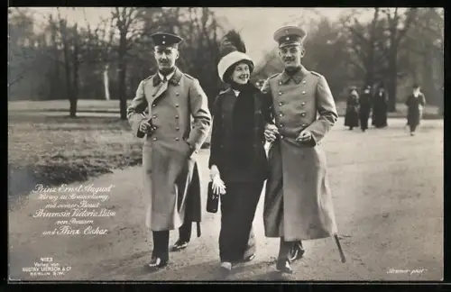 AK Victoria Louise Herzogin von Braunschweig mit Prinz Ernst August von Braunschweig u. Prinz Oskar von Preussen