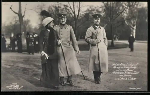 AK Prinz Ernst August, Herzog zu Braunschweig mit Prinzessin Victoria Luise von Preussen mit Prinz Oskar