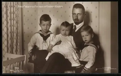 AK Prinz Oskar von Preussen im Kreise seiner Kinder