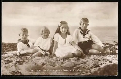 AK Die Kinder des Prinzenpaares Oskar von Preussen, am Strand