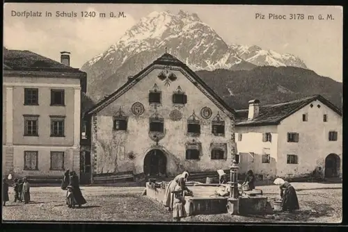 AK Schuls, Dorfplatz mit Blick auf den Piz Pisoc