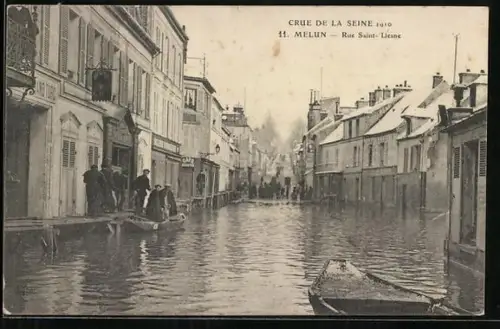 AK Melun, Crue de la Seine 1910, Rue Saint-Quiesne, Strassenpartie bei Hochwasser