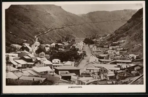 AK Jamestown, Ortsansicht mit Bergen