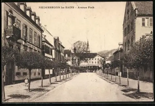 AK Niederbronn les Bains, Avenue Foch, Gendarmerie Nationale