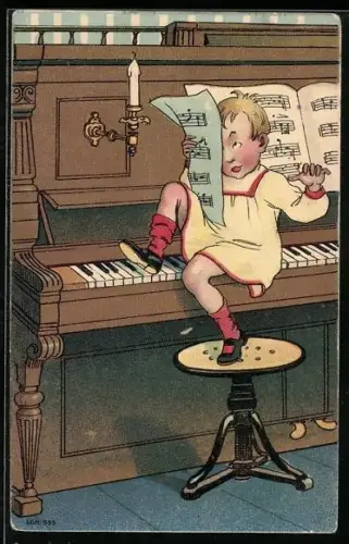 AK Kind sitzt auf dem Klavier und spielt mit den Notenblättern