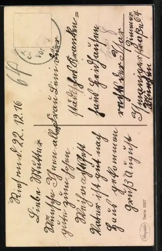 AK Kleiner Weihnachtsengel mit Geige bei einem Weihnachtsbaum