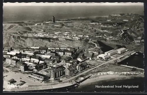 AK Helgoland, Nordseebad, Luftaufnahme der Insel und Küstenbebauung