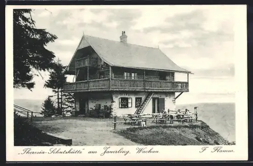 AK Spitz a. d. Donau, Karlshöhe am Jauerling, Theresia-Schutzhütte mit Gästen