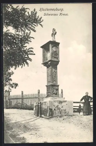 AK Klosterneuburg, Dame mit Schirm vor dem Schwarzen Kreuz