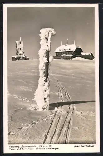 AK Feldberg /Schwarzwald, Turm und Turmhotel, Vereiste Skistangen