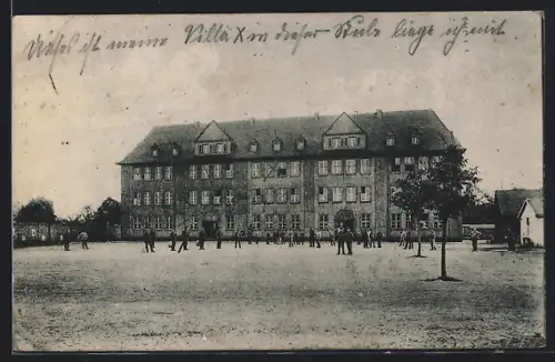 Foto-AK Frankfurt /Main, Kaserne mit Soldaten
