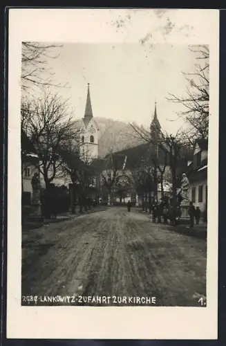 Foto-AK Lankowitz, Zufahrt zur Kirche