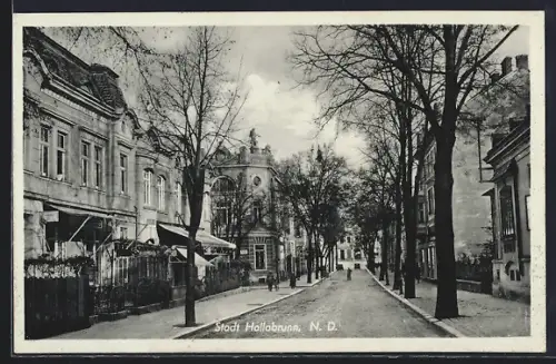 AK Hollabrunn /N. D., Strassenpartie mit einer Konditorei