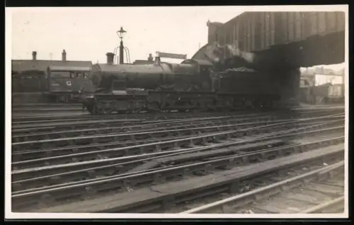 Fotografie britische Eisenbahn der Great Western Railway Co. mit Kohletender