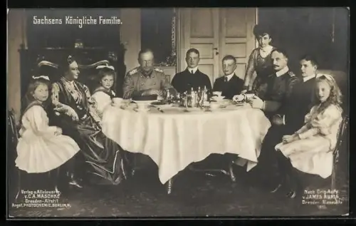 AK Sachsen Königliche Familie am Tisch, Kronprinz Georg von Sachsen