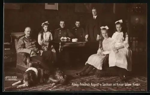 AK König Friedrich August von Sachsen mit seinen Kindern und dem Hund