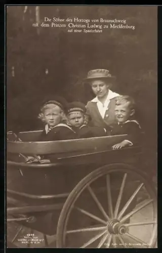 AK Spazierfahrt der Söhne des Herzogs von Braunschweig mit Prinzen Christian Ludwig von Mecklenburg