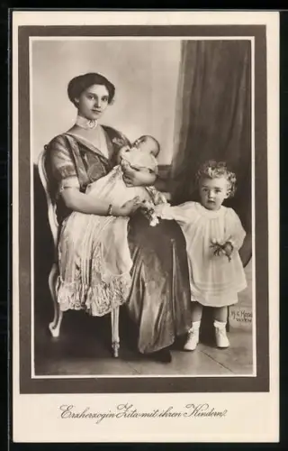 Künstler-AK Kaiserin Zita von Österreich mit ihren Kindern