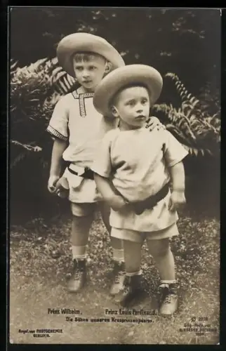 AK Prinz Wilhelm und Prinz Louis Ferdinand in sommerlicher Kleidung mit Hüten