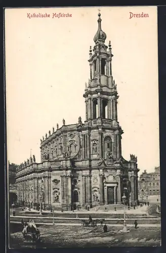 AK Dresden, Kath. Hofkirche mit Passanten, Pferdekutsche