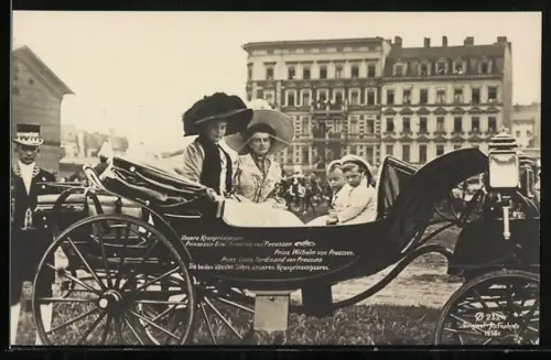 AK Kronprinzessin Cecilie, in einer Kutsche mit Prinzessin Eitel Friedrich