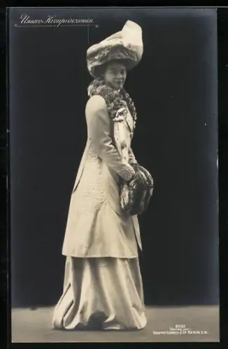 AK Kronprinzessin Cecilie mit Fellmütze