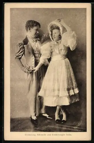 AK Erzherzog Albrecht und Erzherzogin Sofie in historischer Mode