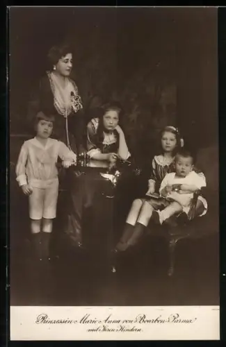 AK Prinzessin Mari Anna von Bourbon Parma mit ihren Kindern