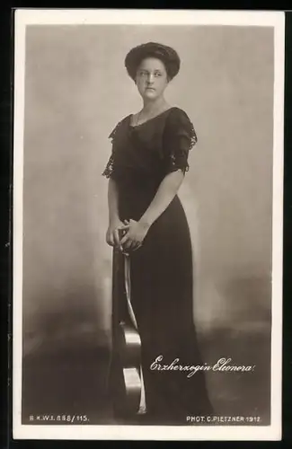 AK Erzherzogin Eleonora von Österreich mit Gitarre