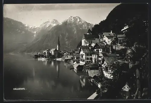 AK Hallstatt, Ortsansicht mit See und Bergen
