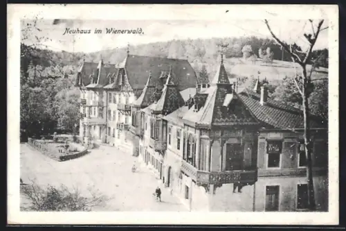 AK Neuhaus, Blick auf einen Platz mit Gebäuden