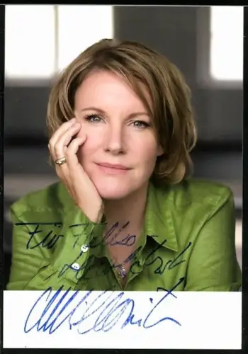 AK Schauspielerin Mariele Millowitsch in grüner Bluse, Autograph