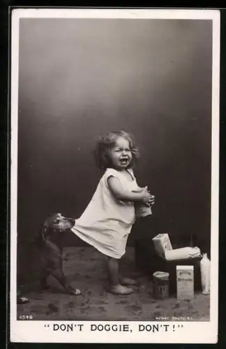 AK Dackel zerrt am Kleid eines weinenden Mädchens