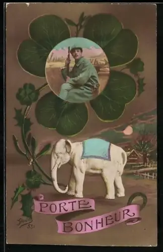 AK Porte Bonheur, Sitzender Soldat mit Gewehr, Glücksklee, Elefant, Mond-Idylle