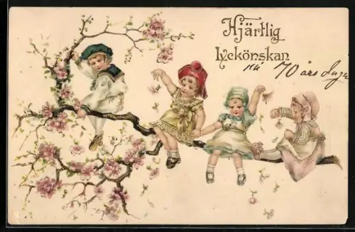 Präge-AK Kinder sitzen auf einem Ast und verstreuen Blütenblätter, Hjärtlig Lyckönskan