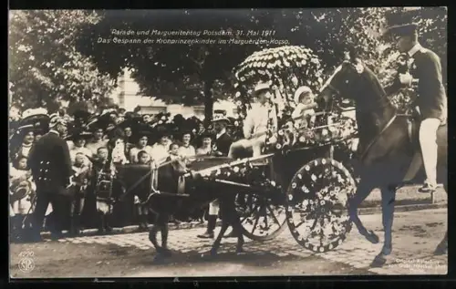 AK Potsdam, Kronprinz Wilhelm von Preussen bei Parade & Margueritentag 31. Mai 1911