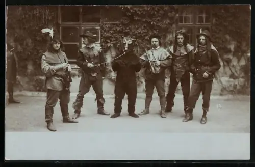 Foto-AK Mensch als Tanzbär, Bärenführer