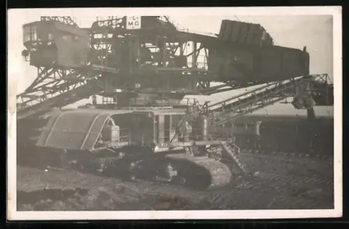 Foto-AK Ein Bagger im Einsatz