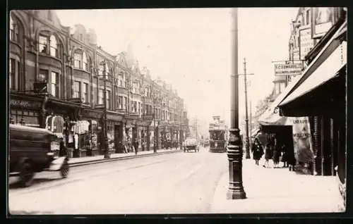 AK London-Willesden, A. C. Edwards Ltd. Milliners & Drapers, Strassenbahn