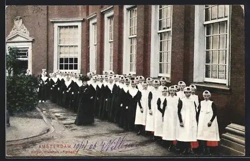 AK Amsterdam, Burger Weeshuis, Kerkgang der Mädchen