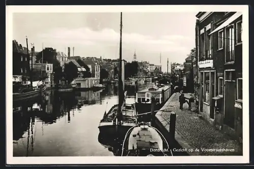 AK Dordrecht, Gezicht op de Voorstraatshaven