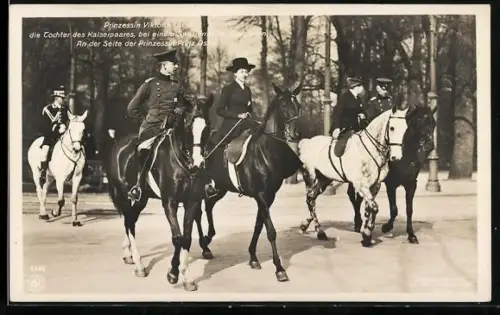 AK Berlin, Victoria Louise Herzogin von Braunschweig u. Prinz Oskar im Tiergarten