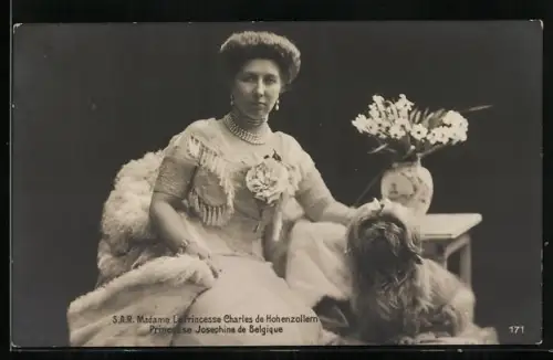 AK Prinzessin Charles de Hohenzollern mit Hund