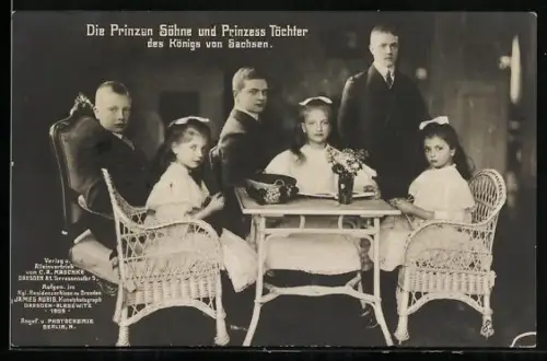 AK Die Prinzen Söhne und Prinzess Töchter des Königs von Sachsen am Tisch