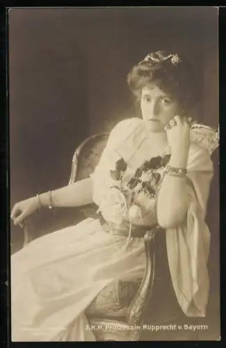 AK Prinzessin Rupprecht von Bayern im Lehnstuhl sitzend