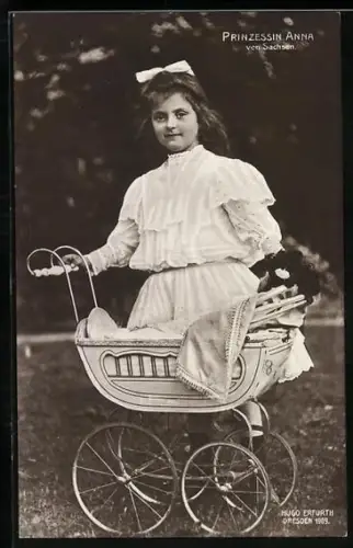 Foto-AK Hugo Erfurth: Prinzessin Anna von Sachsen mit Puppenwagen im Garten