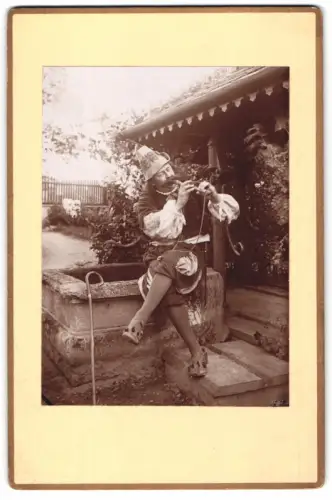 Fotografie Mann zum Fasching als Rattenfänger von Hameln, 1896
