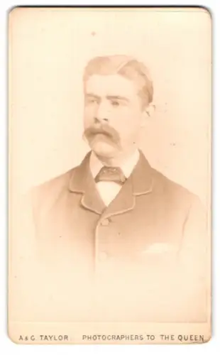 Fotografie A. & G. Taylor, London, Queen Victoria Street 70 & 78, Porträt eines Mannes
